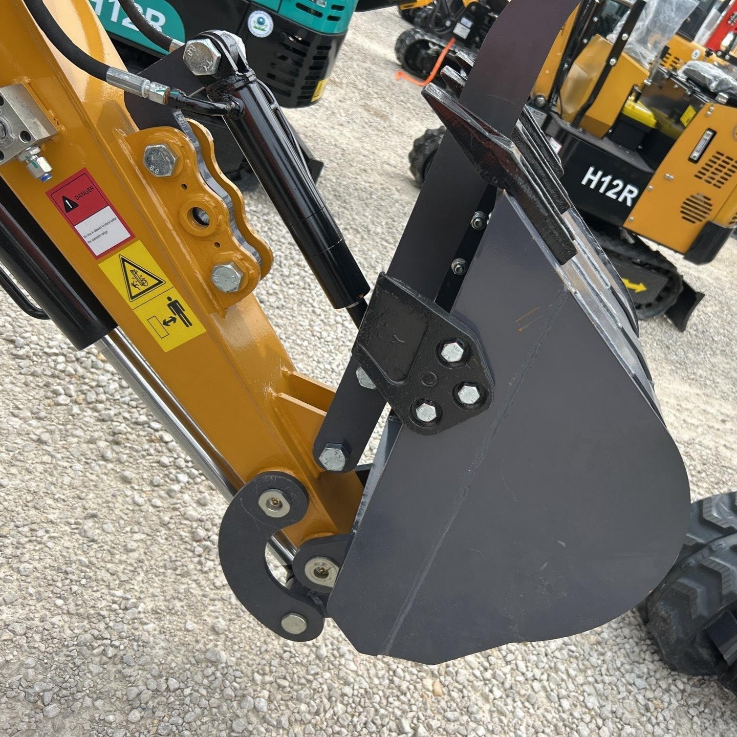 Useful hydraulic thumb clamp