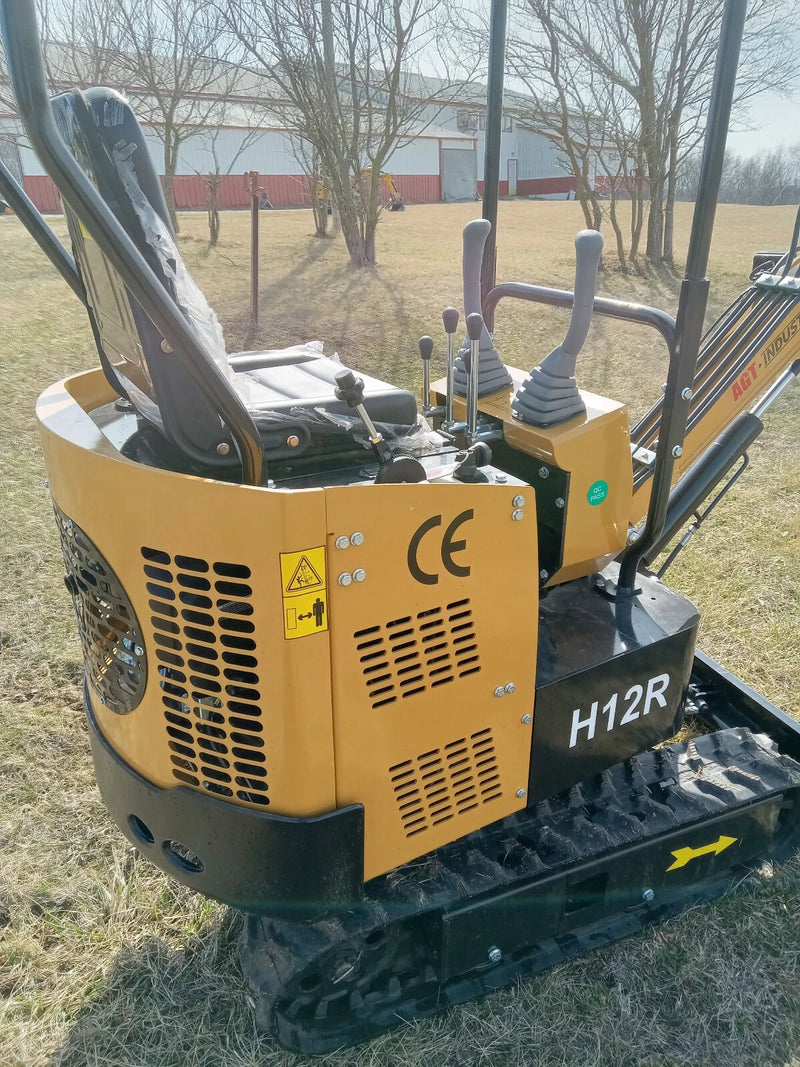 1 Ton, 13.5HP RATO Gas Engine Mini Excavator w/ Hydraulic Thumb | AGT-H12R