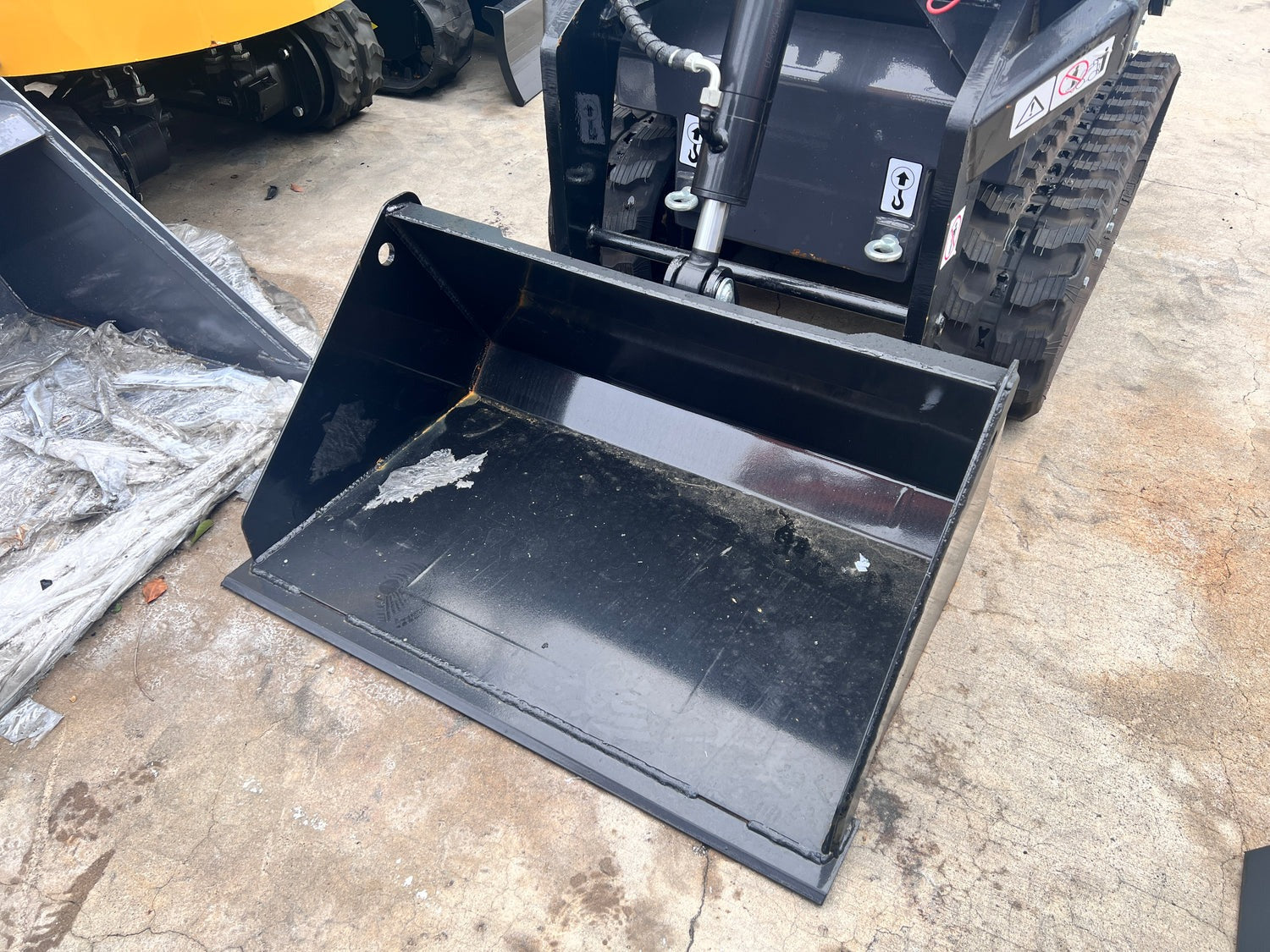 0.16 CUBIC YARD CAPACITY