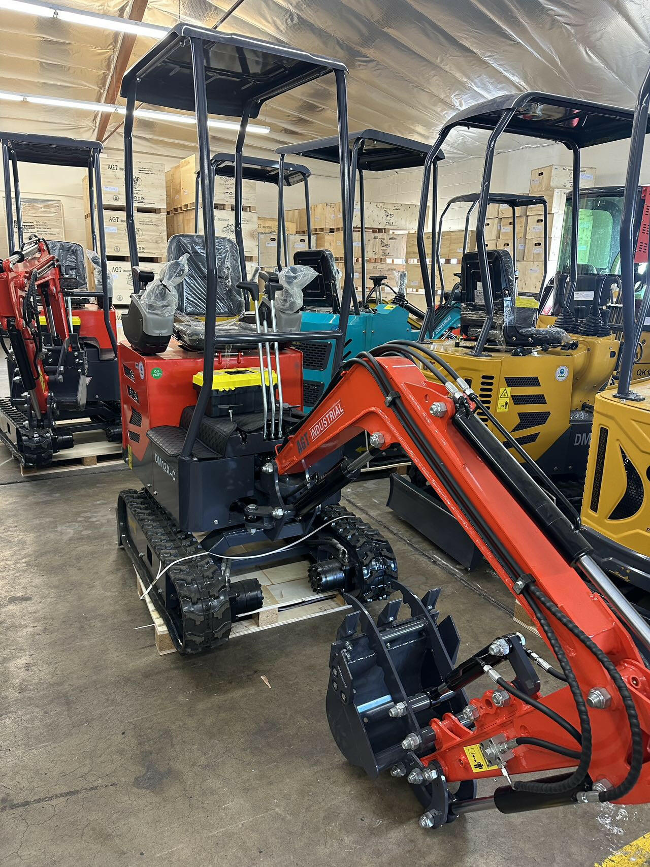 1 Ton, Upgraded Mini Excavator w/ Pilot Control & Swing Boom