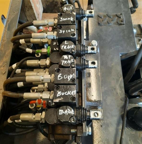 1 ton, 13.5HP RATO Mini Excavator w/ pilot control system | AGT-H15R