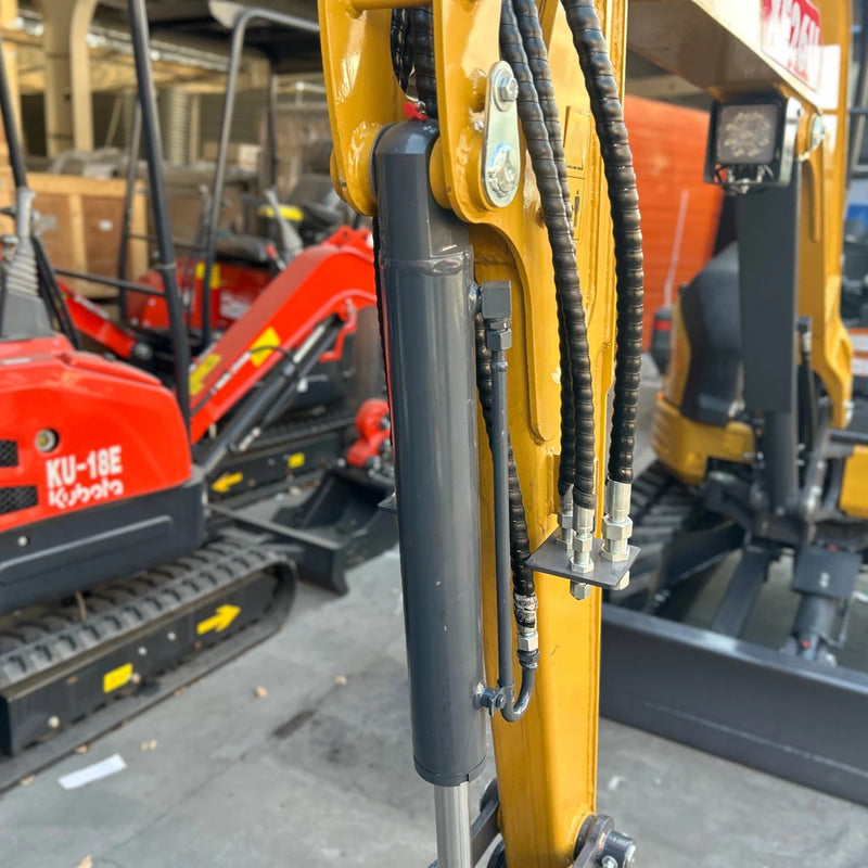 AGT 3 Ton Mini Excavator, Kubota D1105 Diesel Engine, 110" Digging Depth, Side Swing Boom | KE26U