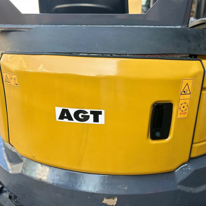 AGT 3 Ton Mini Excavator, Kubota D1105 Diesel Engine, 110" Digging Depth, Side Swing Boom | KE26U