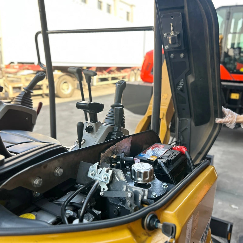 AGT 3 Ton Mini Excavator, Kubota D1105 Diesel Engine, 110" Digging Depth, Side Swing Boom | KE26U