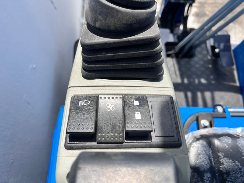 1.2 Ton 23 HP Mini Excavator W/ Hydraulic Thumb | MX20R