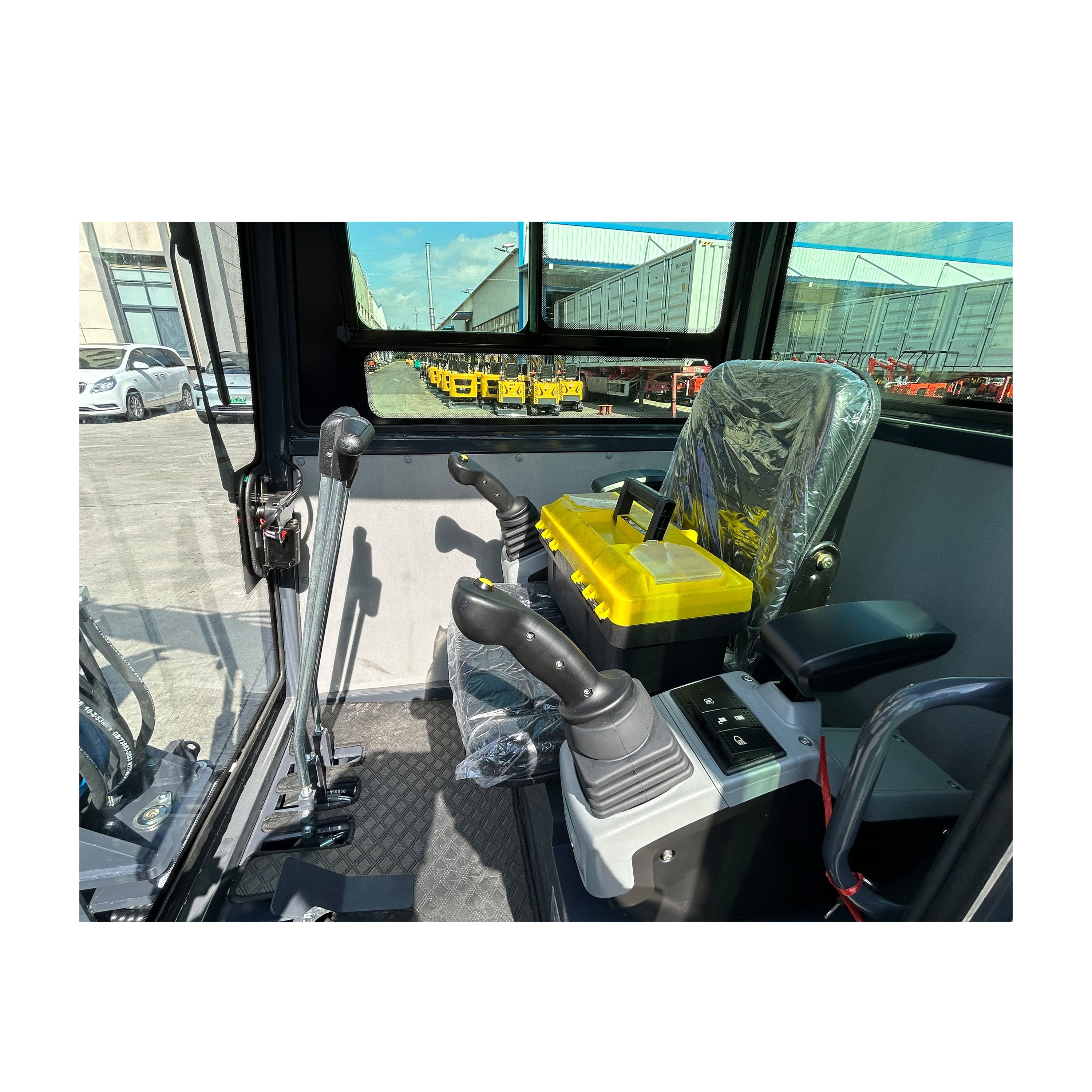 2 Ton Mini Excavator Rato 28HP Enclosed Cab Hydraulic Thumb | MY50R