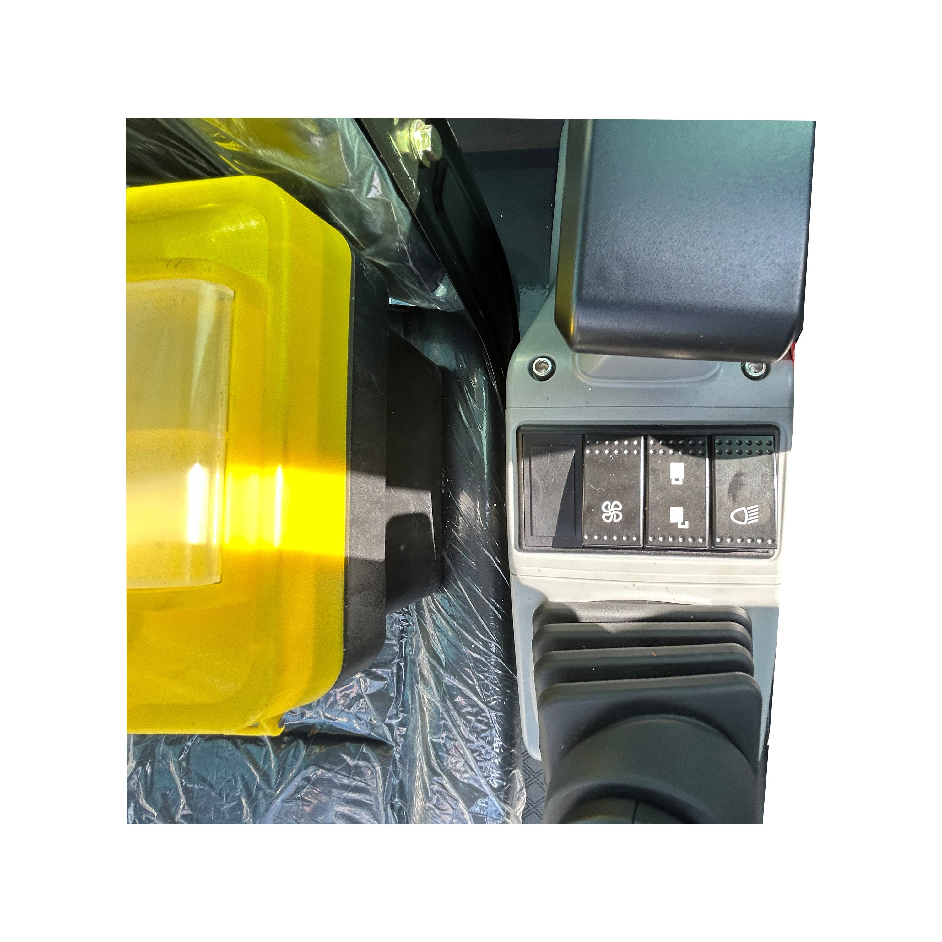 2 Ton Mini Excavator Rato 28HP Enclosed Cab Hydraulic Thumb | MY50R