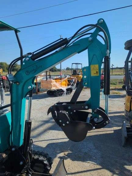 1 Ton Mini Excavator Rato Engine w/ 16" Digging Bucket | QH12R