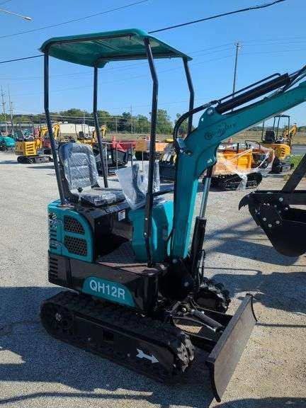 1 Ton Mini Excavator Rato Engine w/ 16" Digging Bucket | QH12R