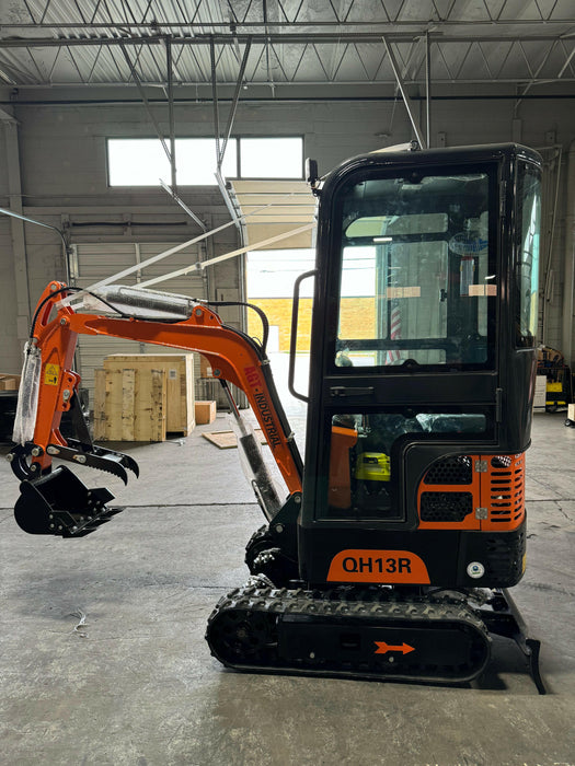 AGT-QH13R 1-Ton 13.5 HP Gasoline Mini Excavator With Enclosed Cab