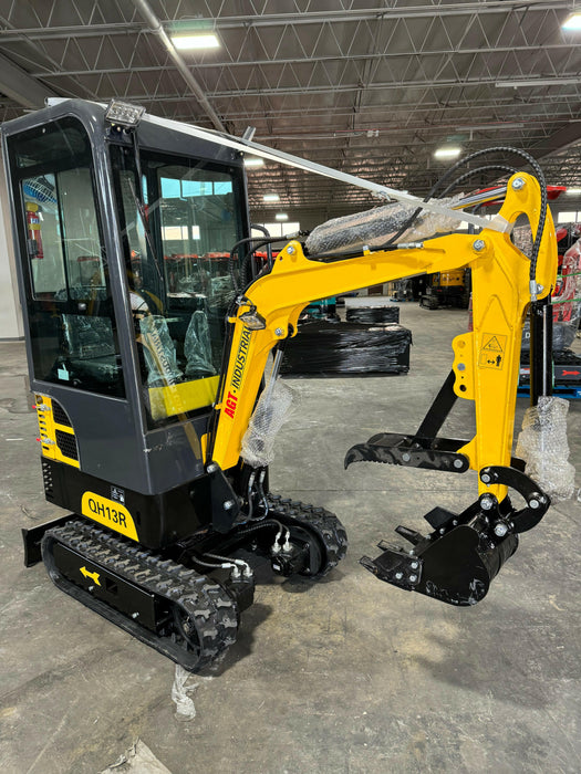 AGT-QH13R 1-Ton 13.5 HP Gasoline Mini Excavator With Enclosed Cab