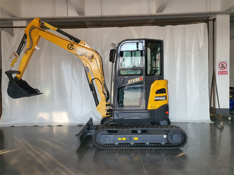 3.8 Ton, Yanmar Diesel Engine Mini Excavator w/ Hydraulic Thumb | STE45SR