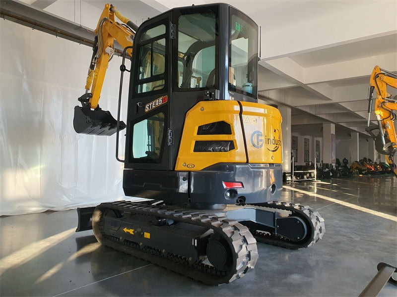 3.8 Ton, Yanmar Diesel Engine Mini Excavator w/ Hydraulic Thumb | STE45SR